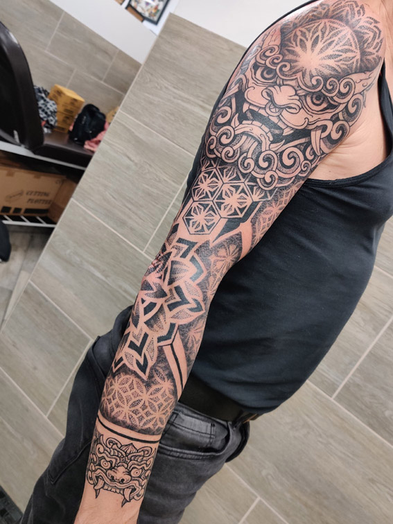 Blackwork Tattoo Berlin: Flächen, Kontrast und Heilung