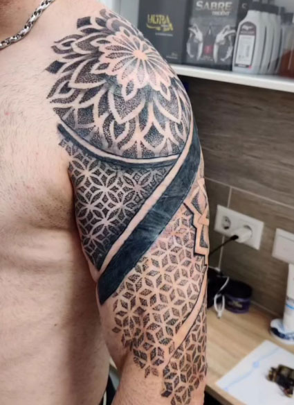 Brandnarben und OP-Narben Cover-Up bei Tiba Tattoo Berlin – echte Ergebnisse aus dem Studioalltag in Charlottenburg