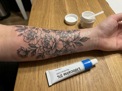 Tattoo betäuben: Was Betäubungscreme wirklich bringt