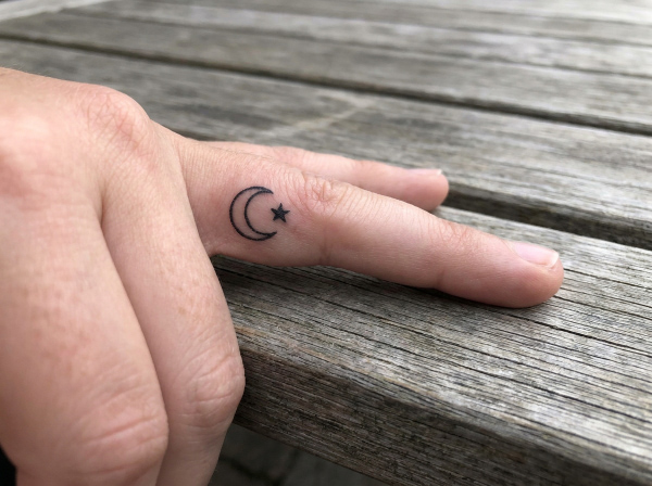 Finger Tattoo Berlin: Was wirklich hält und was nicht